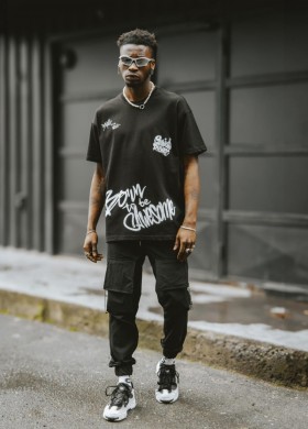 Тениска с паток черна