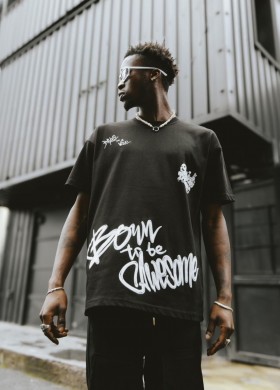 Тениска с паток черна