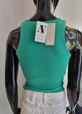 Топ в зелено